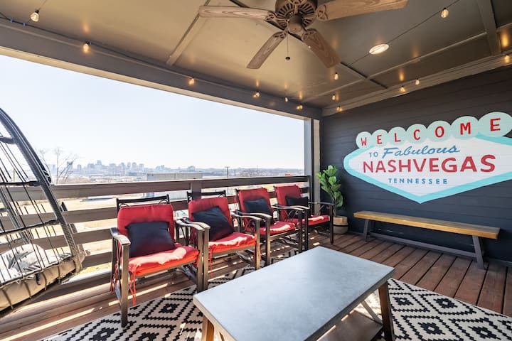 Dual Bach Pad, 2 Hot Tubs, 3 Game Rooms, Sleeps 24 gallery image 5