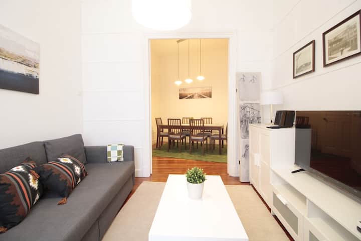 The Best Hosts, Location & Views. Optional Parking - Bilbao