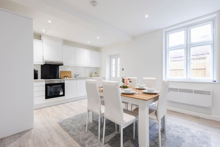 Stunning Apartment | Free Parking | Great Location - Lincolnshire