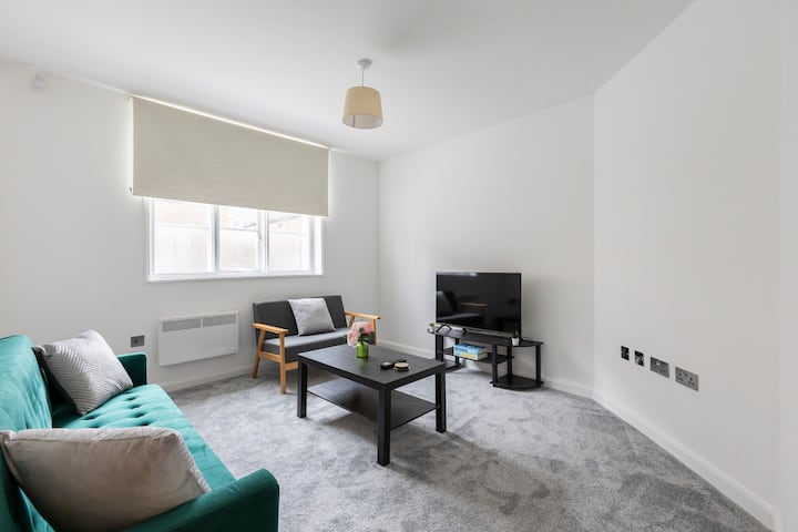 Stunning Apartment | Free Parking | Great Location - Newark-on-Trent