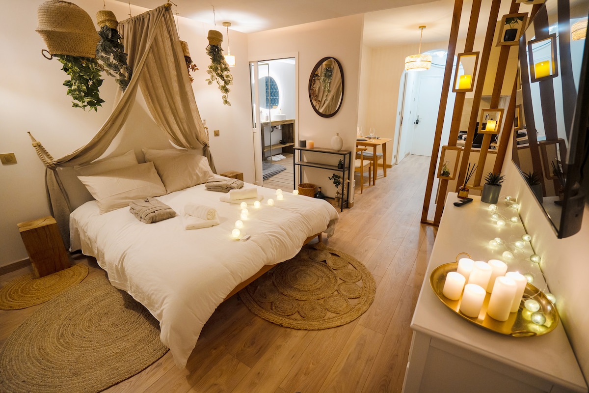 Successful Airbnb property: Romantic & Natural Suite with Balneo in Cholet