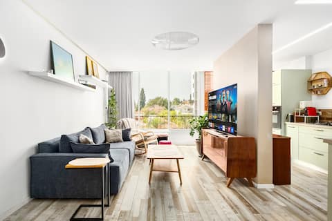Hip 2BR Apt. Near Park Hamada /Parking/Elevator/AC