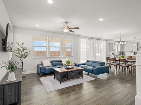 Successful Airbnb property: Clovis | Pool | Game Room | BBQ | 2 King Suites in Clovis