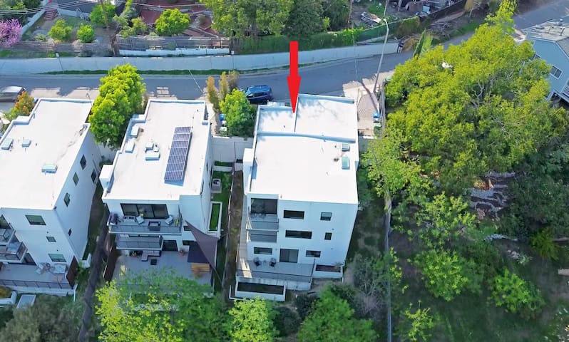 Bright & Luxurious Retreat Home, Panoramic Views!