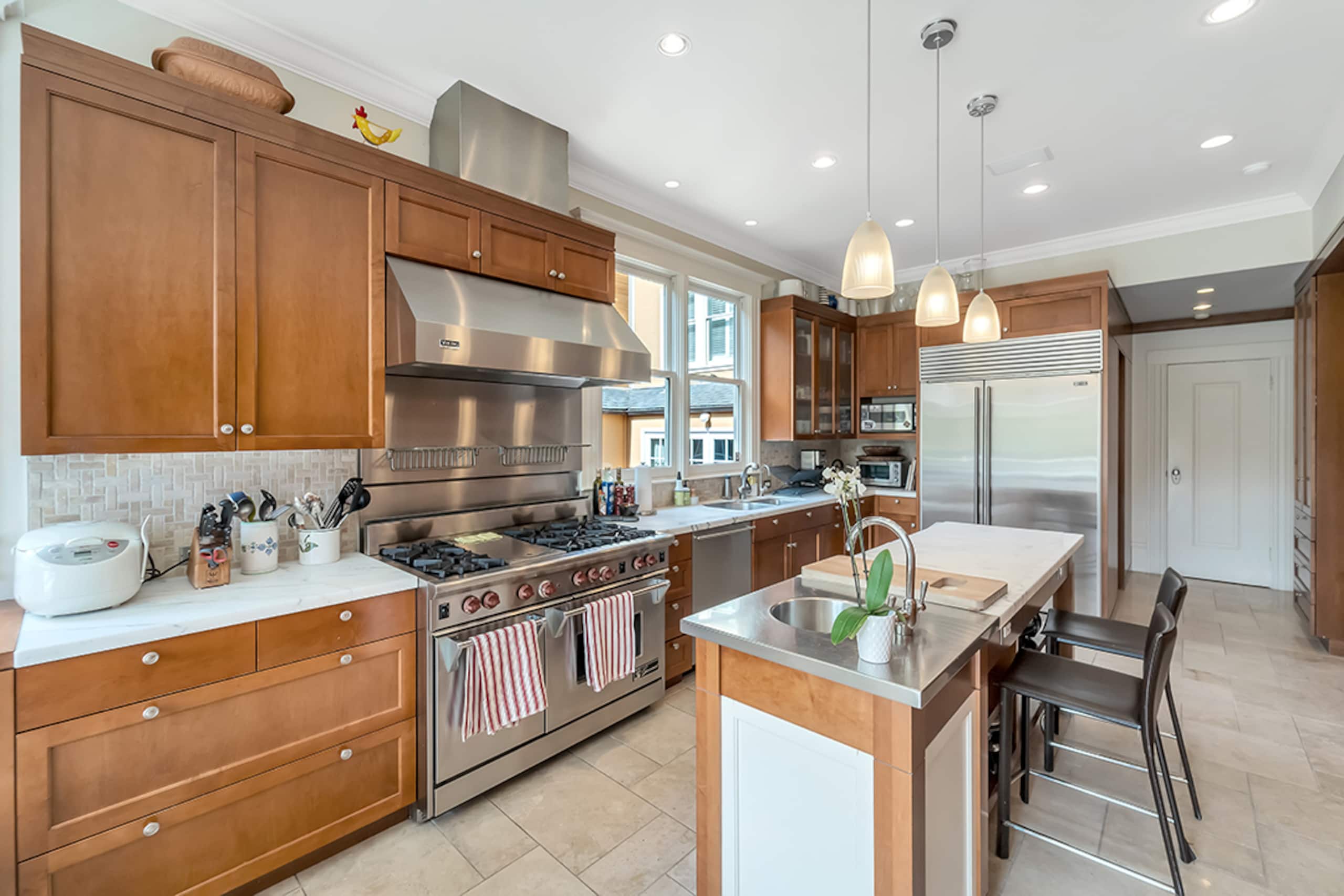 Home in San Francisco · ★4.89 · 3 bedrooms · 3 beds · 3 baths - Image 13