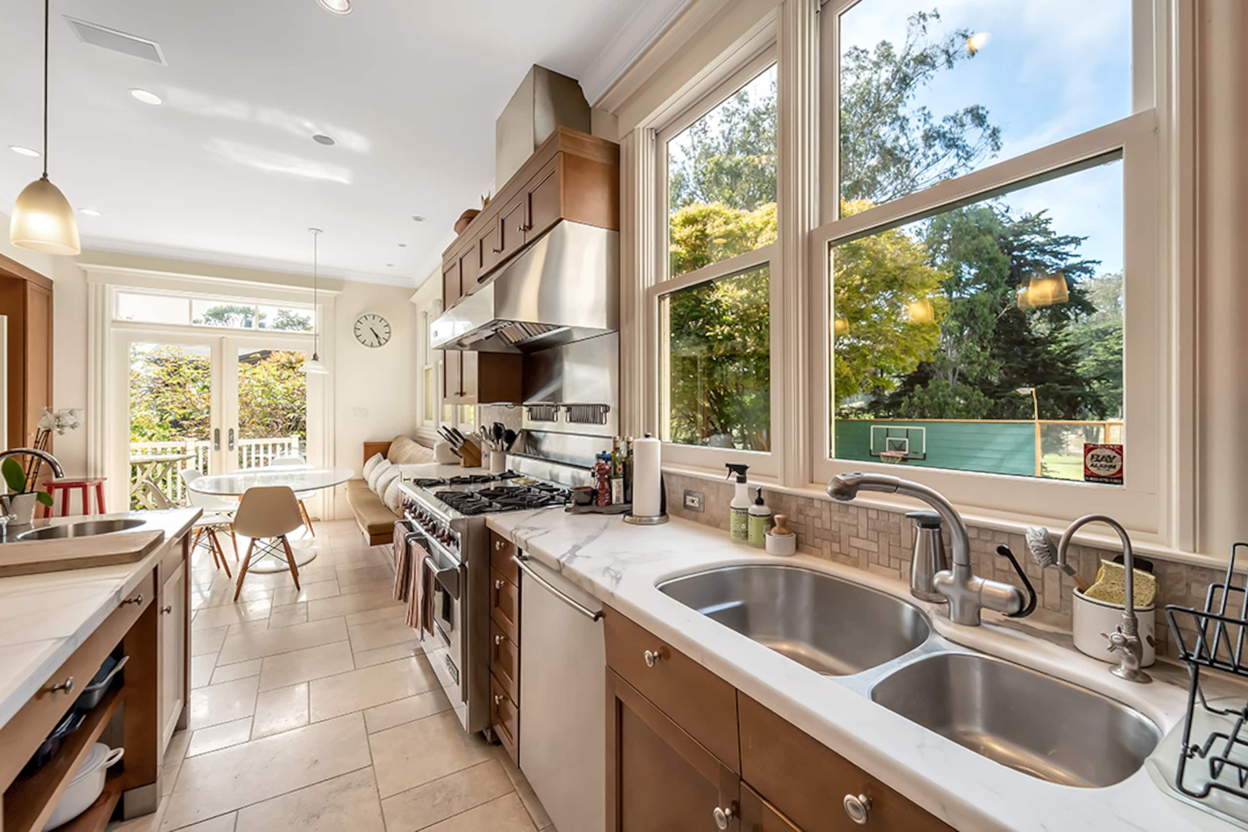 Home in San Francisco · ★4.89 · 3 bedrooms · 3 beds · 3 baths - Image 12