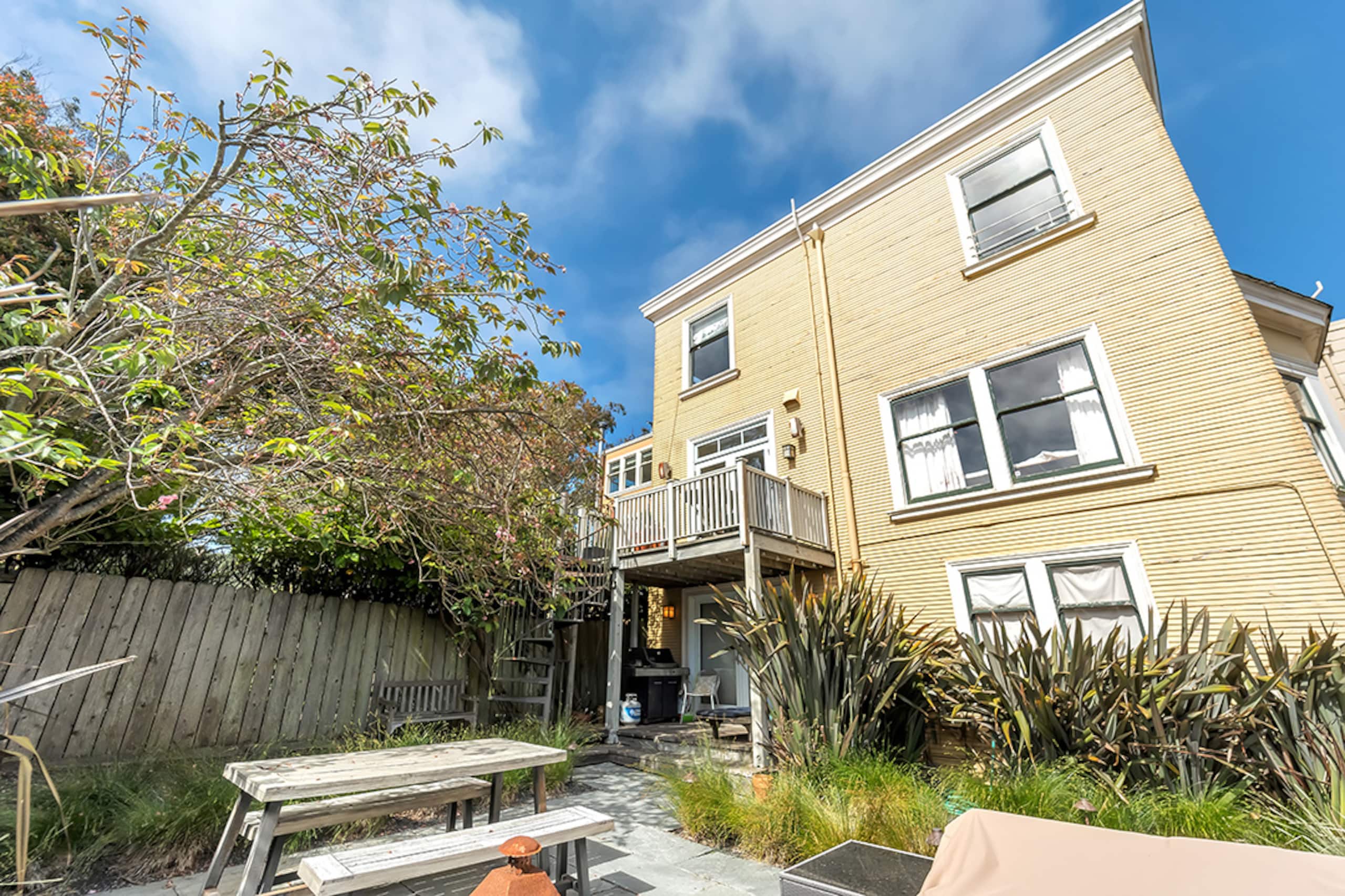 Home in San Francisco · ★4.89 · 3 bedrooms · 3 beds · 3 baths - Image 36