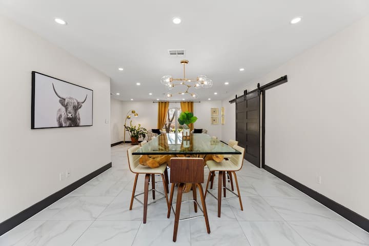 Chic Contemporary Home w/ POOL Near The Domain