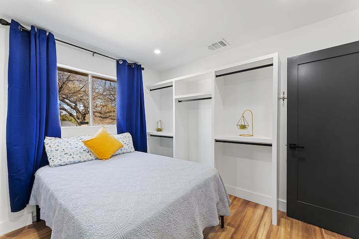 Имайте предвид, че това е легло с пълен размер.