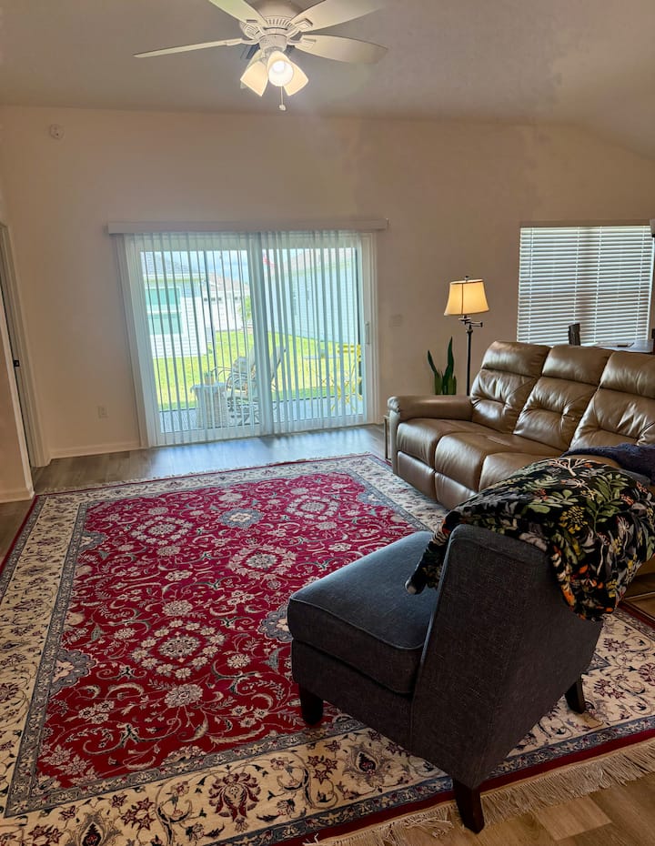 Bright & Modern Sunshine Villa - The Villages, FL
