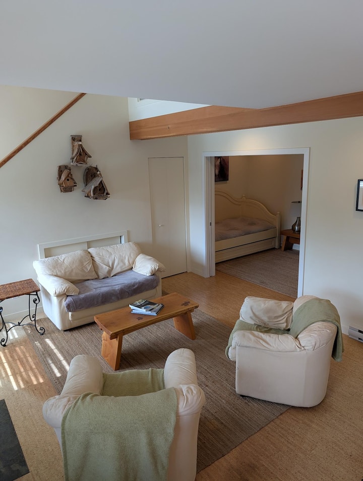Enchanting Farmhouse - Salt Spring Island