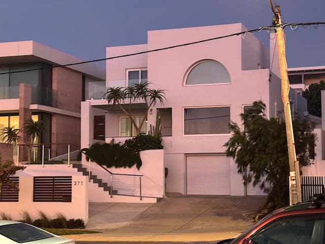 Coastal Luxury 4 x 3 Location, Location, Location! gallery image 3