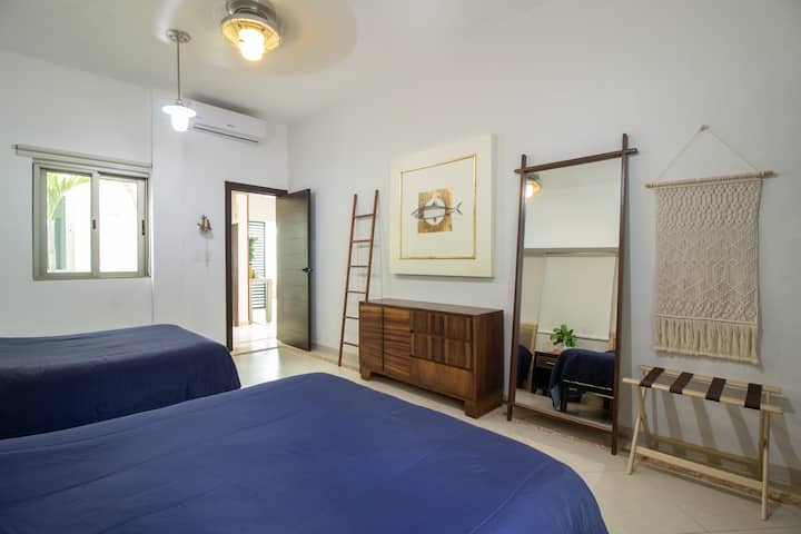 Hab num 4: 2 queen beds/ Room num 4: 2 queen beds.