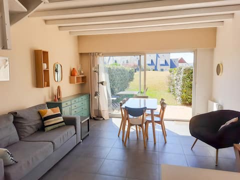 Popular Airbnb listing: Charming little house, a short walk to the sea! in Merlimont
