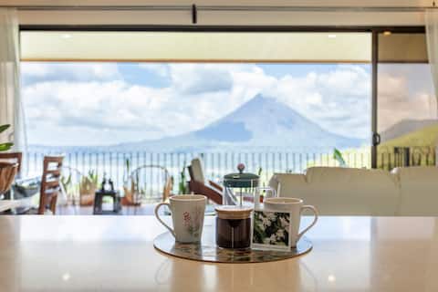 *Volcano, Lake & Mountain View Jungle Retreat*