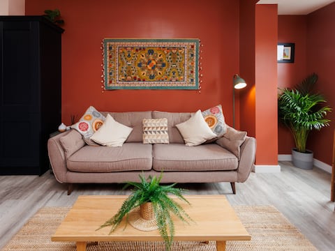 Top Airbnb: Upper Eastside - XL bed, Free Bikes & close Cafes in Connswater