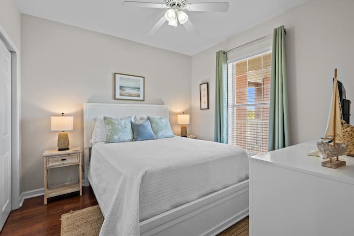 Guest room #2
Queen bed
T.V.