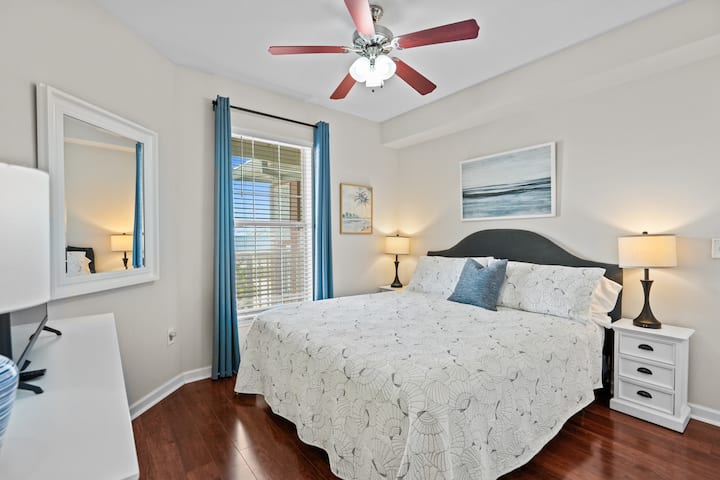 Guest room #1
Queen bed
T.V.