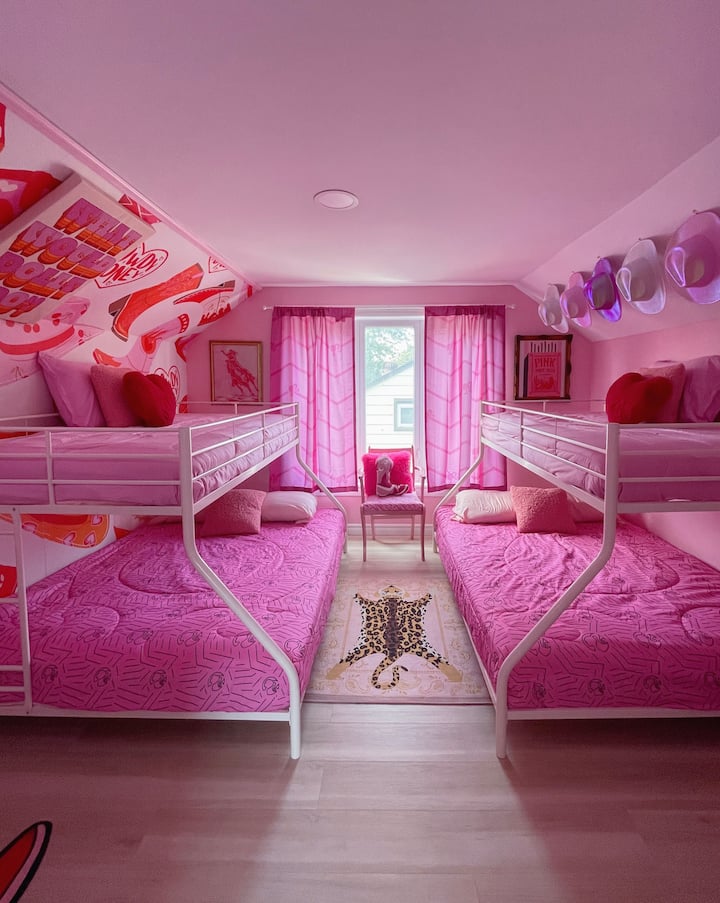 שתי מיטות זוגיות, מתאימות ל-6 אנשים!