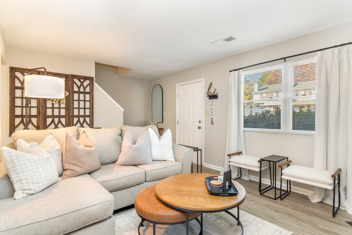 Top Airbnb: Entire Townhome Walking Downtown Woodstock in Woodstock