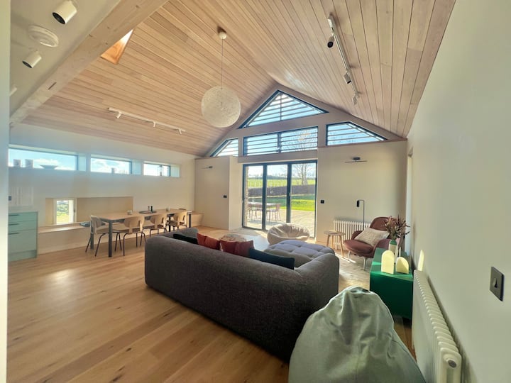 Quad Corner With Beautiful Views - キングスブリッジ