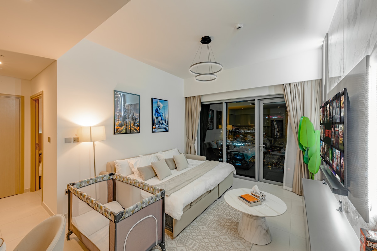 Top performing Airbnb: Highest floor - 5 mins walk to Dubai Mall & Burj in Burj Khalifa