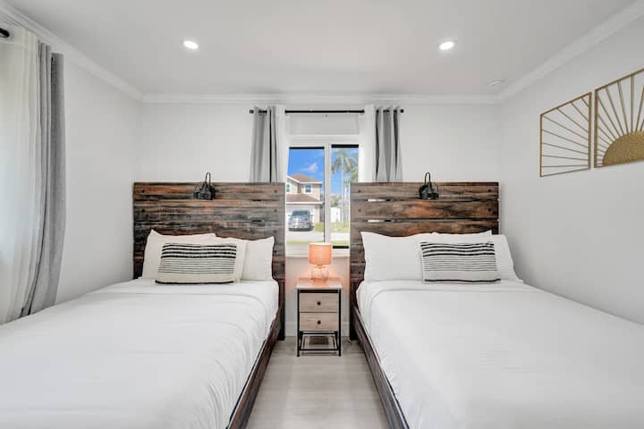 Ორი ორადგილიანი საწოლი ხელმისაწვდომია მეორე სტუმრის საძინებელში