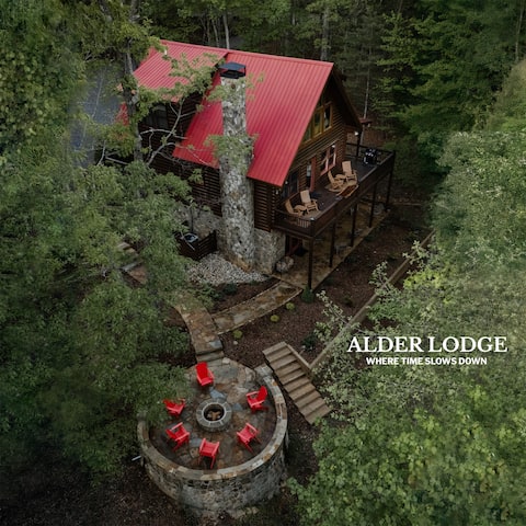 Top Airbnb: Family Retreat: Backyard, Sauna, Projector in Gilmer