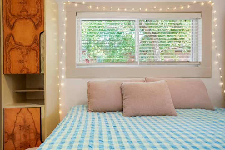 Magnifique espace de chambre.