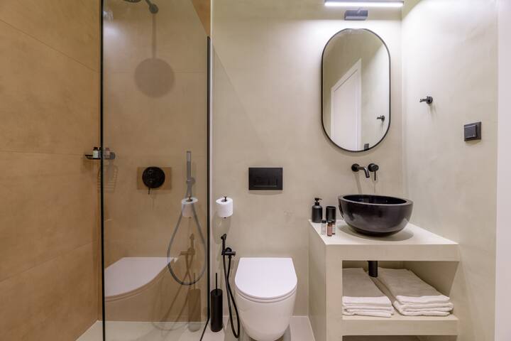 Acropolis Loom Suite gallery image 5