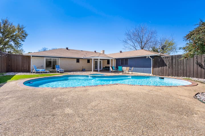 Darvany Haven: Pool & Spa Retreat @ Prime Location