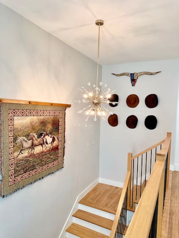 *New* 5 min to Downtown FW, Southwestern Vibes, EV