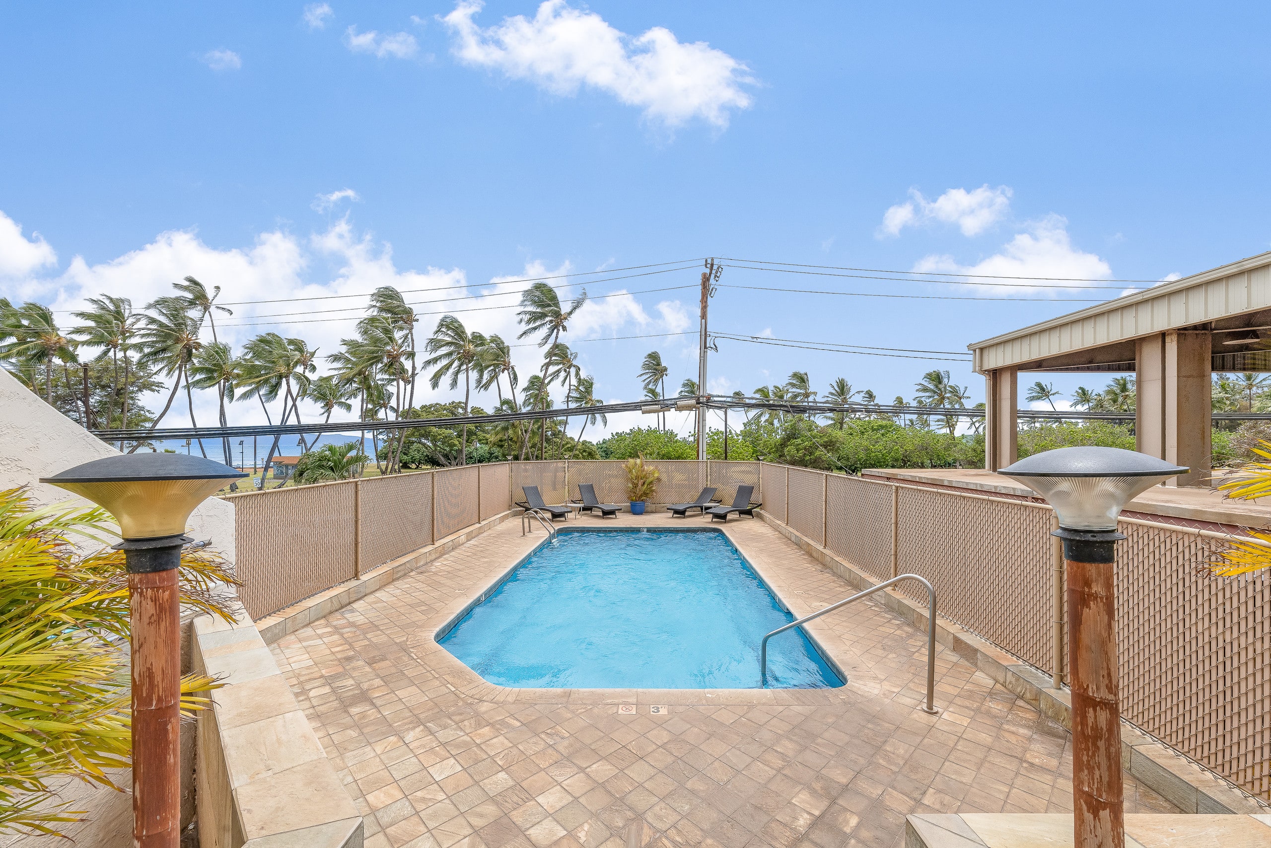 Aloha Vibes: Oceanfront View, Beach & Food Trucks - Image 40