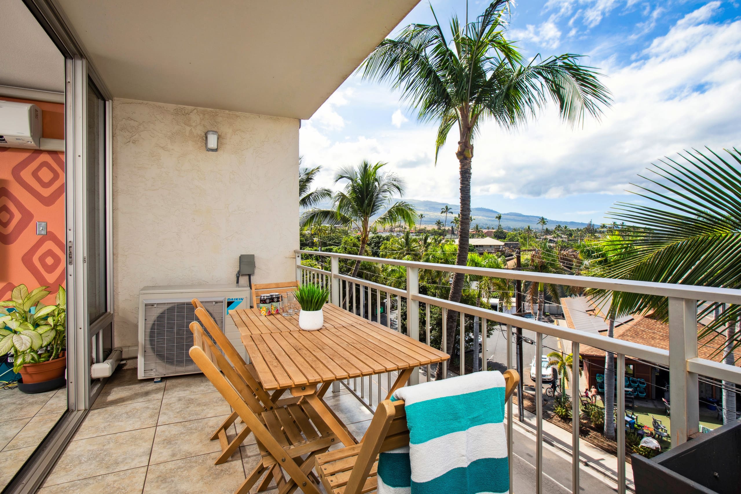Aloha Vibes: Oceanfront View, Beach & Food Trucks - Image 26