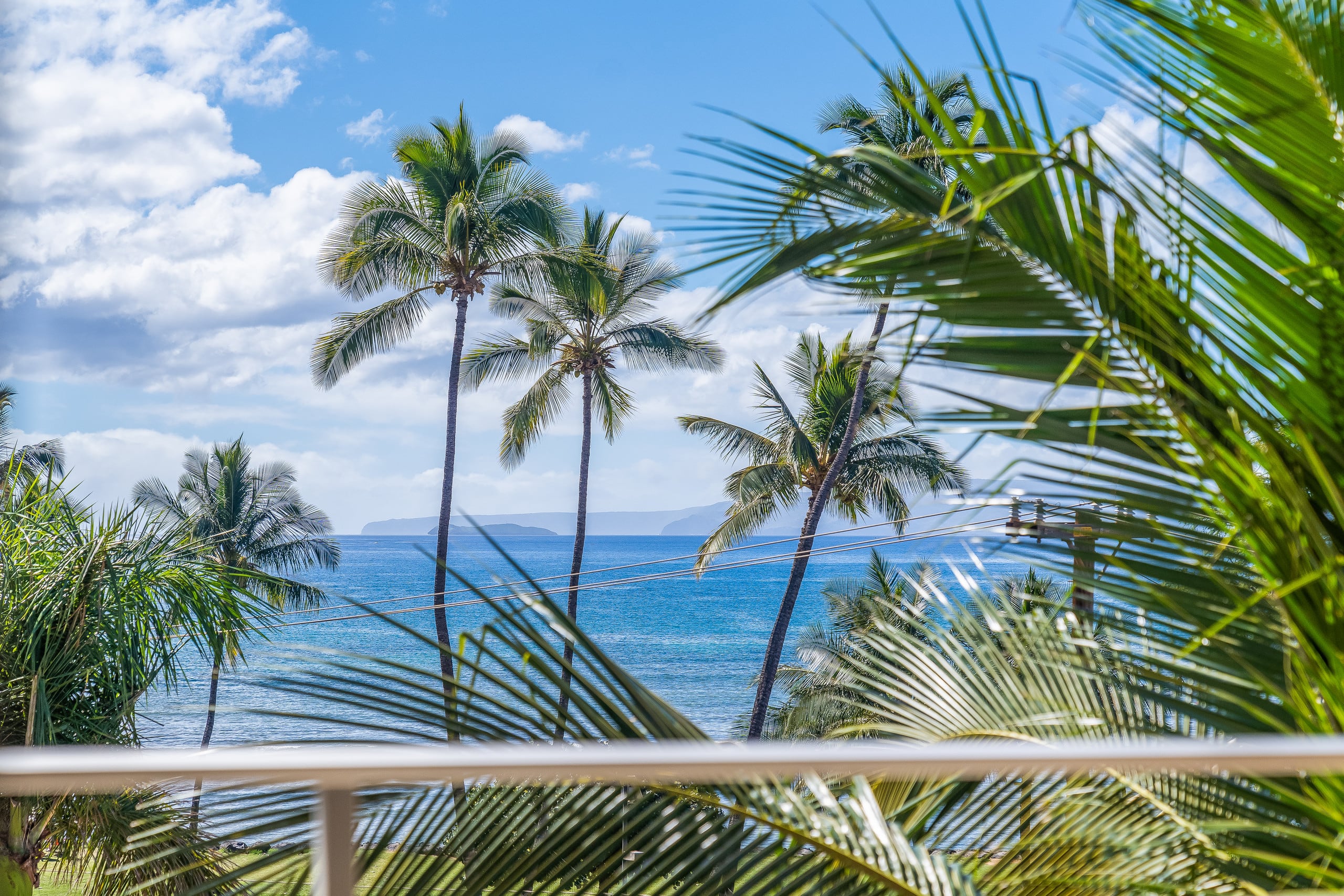 Aloha Vibes: Oceanfront View, Beach & Food Trucks - Image 32