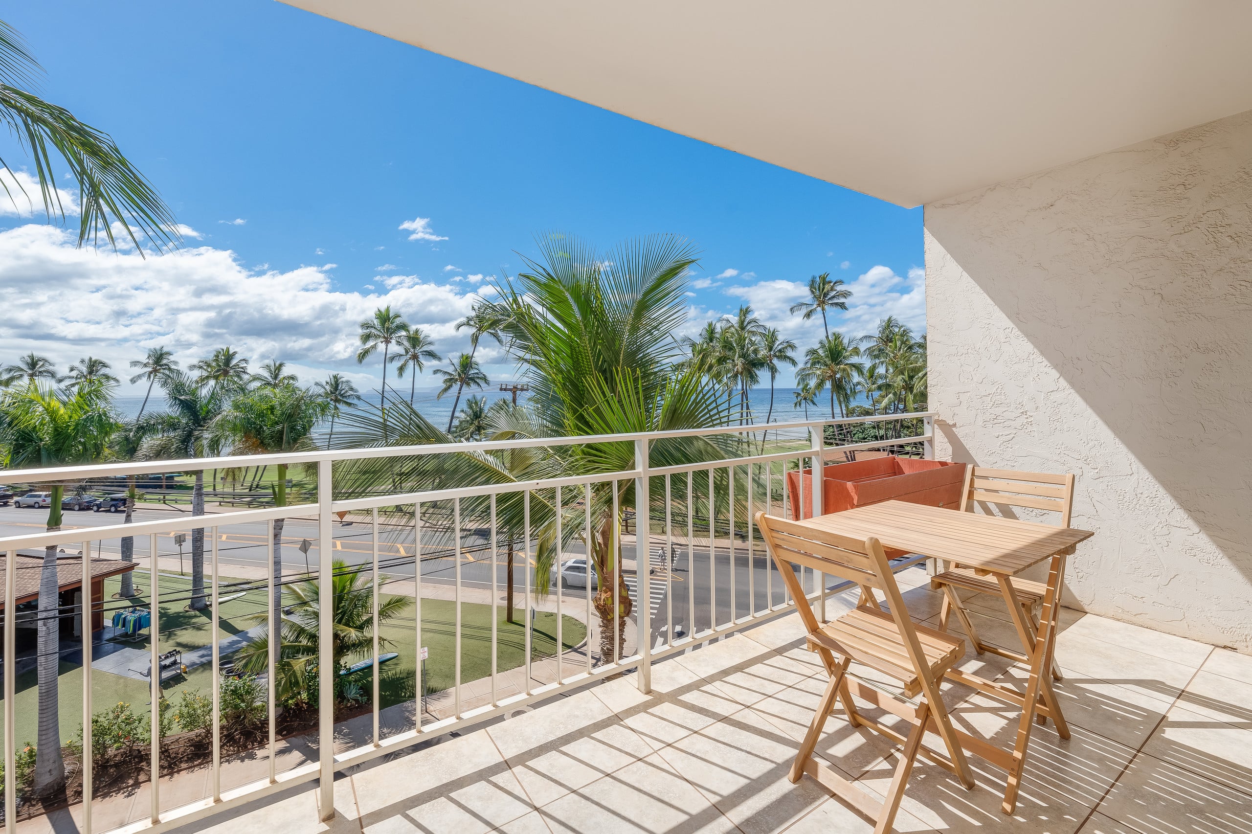 Aloha Vibes: Oceanfront View, Beach & Food Trucks - Image 31