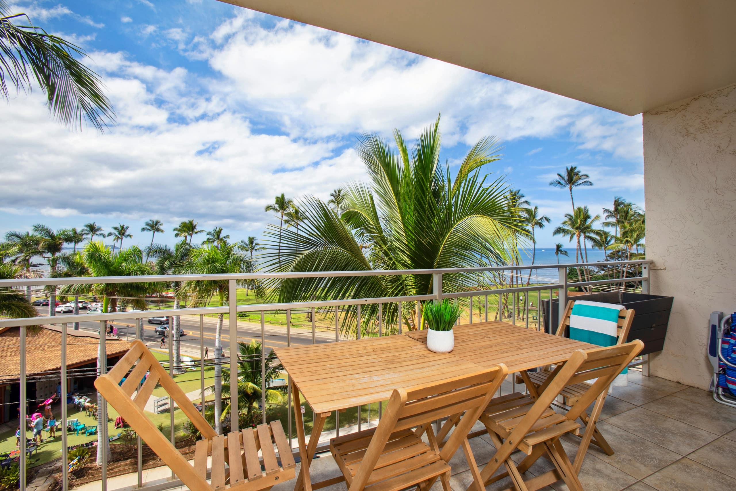 Aloha Vibes: Oceanfront View, Beach & Food Trucks - Image 25