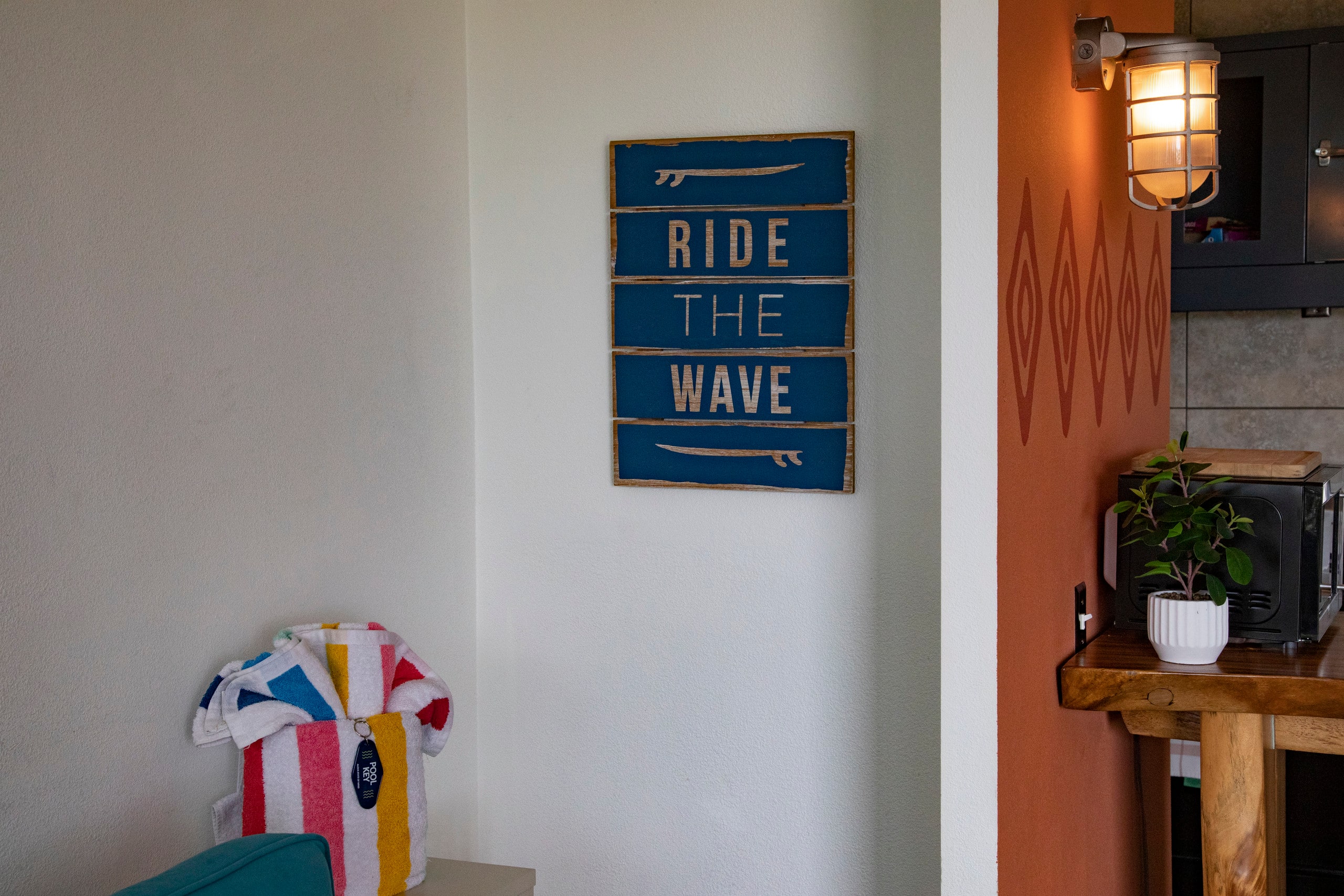 Aloha Vibes: Oceanfront View, Beach & Food Trucks - Image 44
