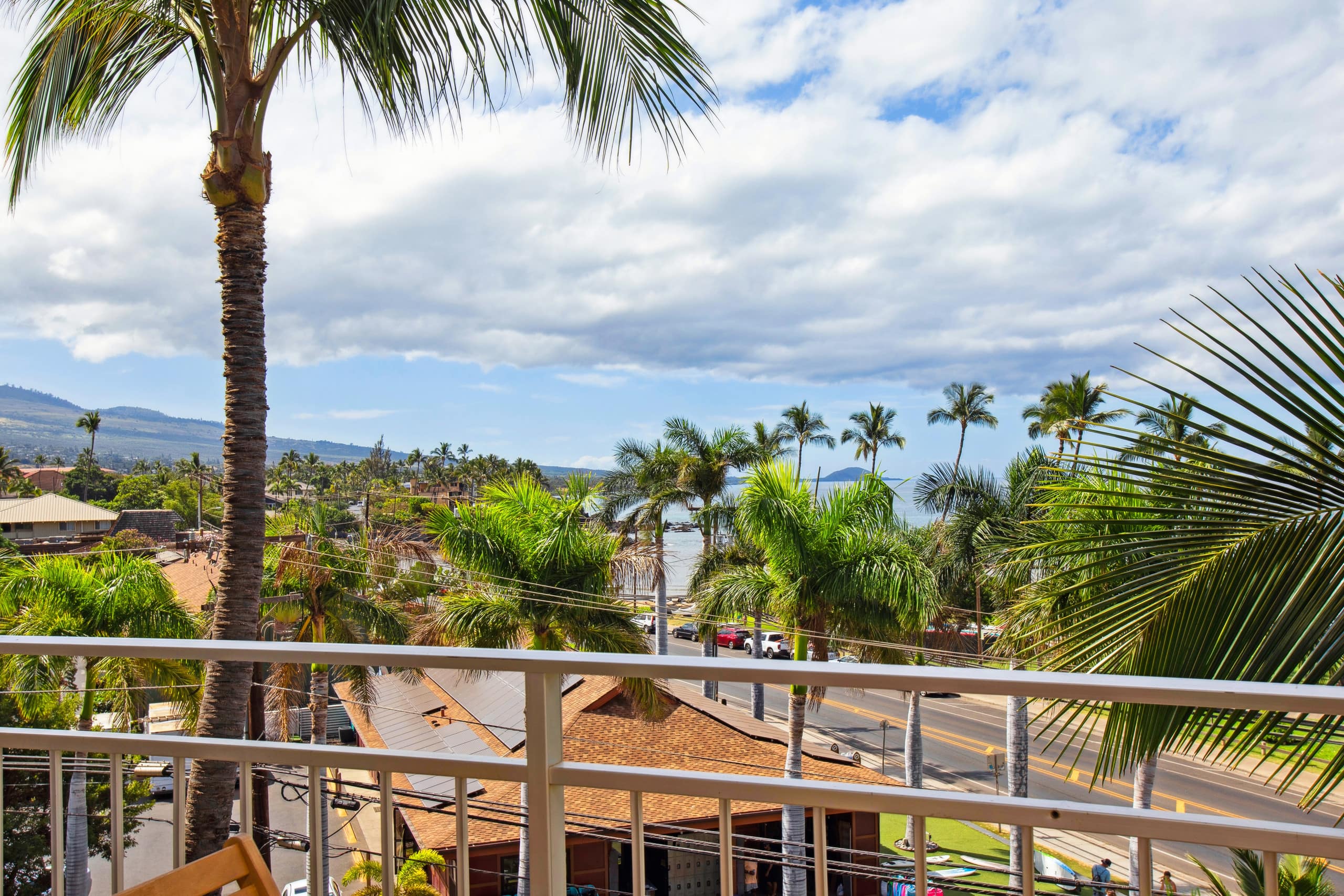 Aloha Vibes: Oceanfront View, Beach & Food Trucks - Image 27