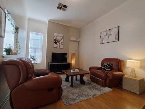 Top Airbnb: Forrest St- 1A in City Of Kalgoorlie Boulder