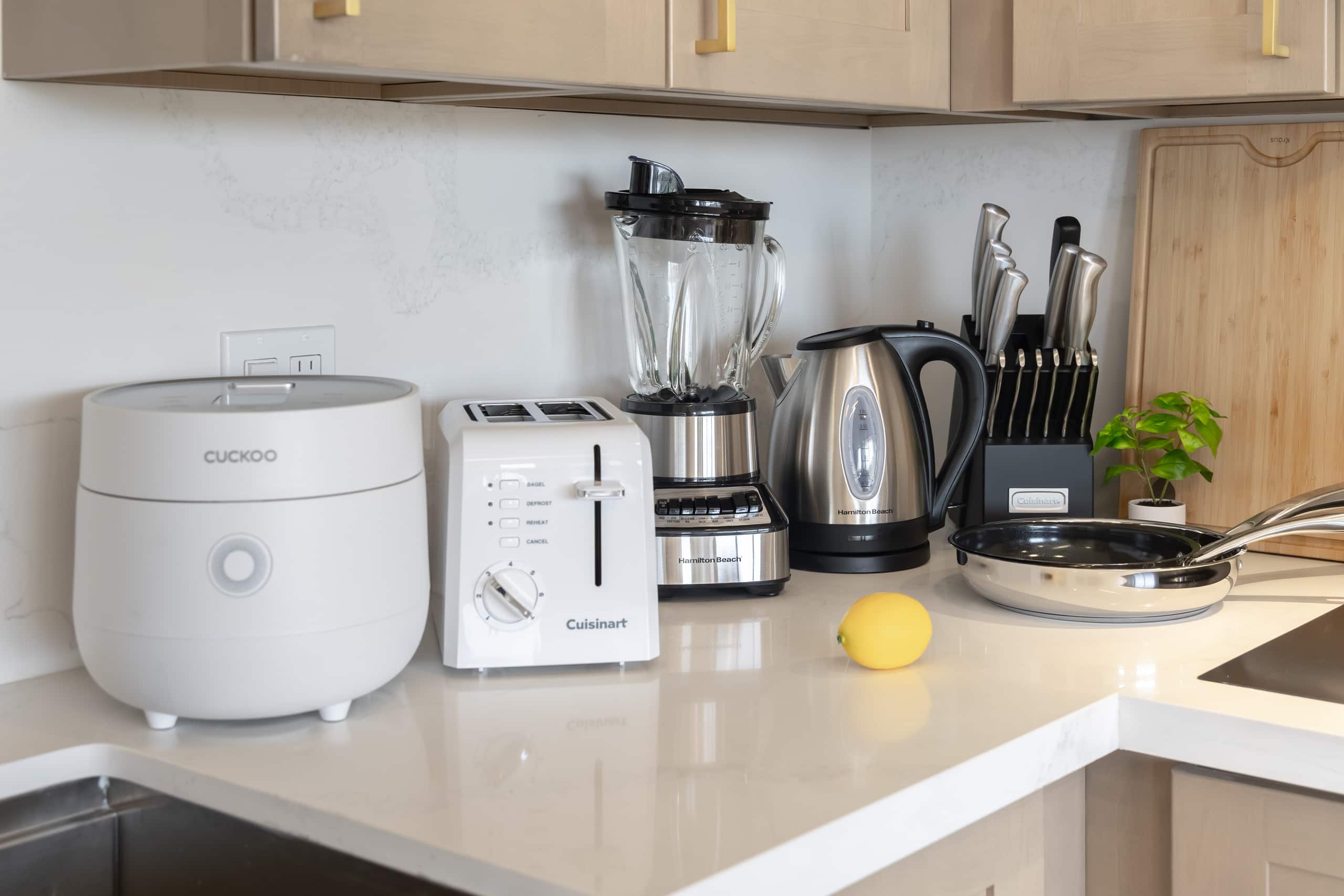Breezy 1BR w/ ocean, mountain & city views - Image 20