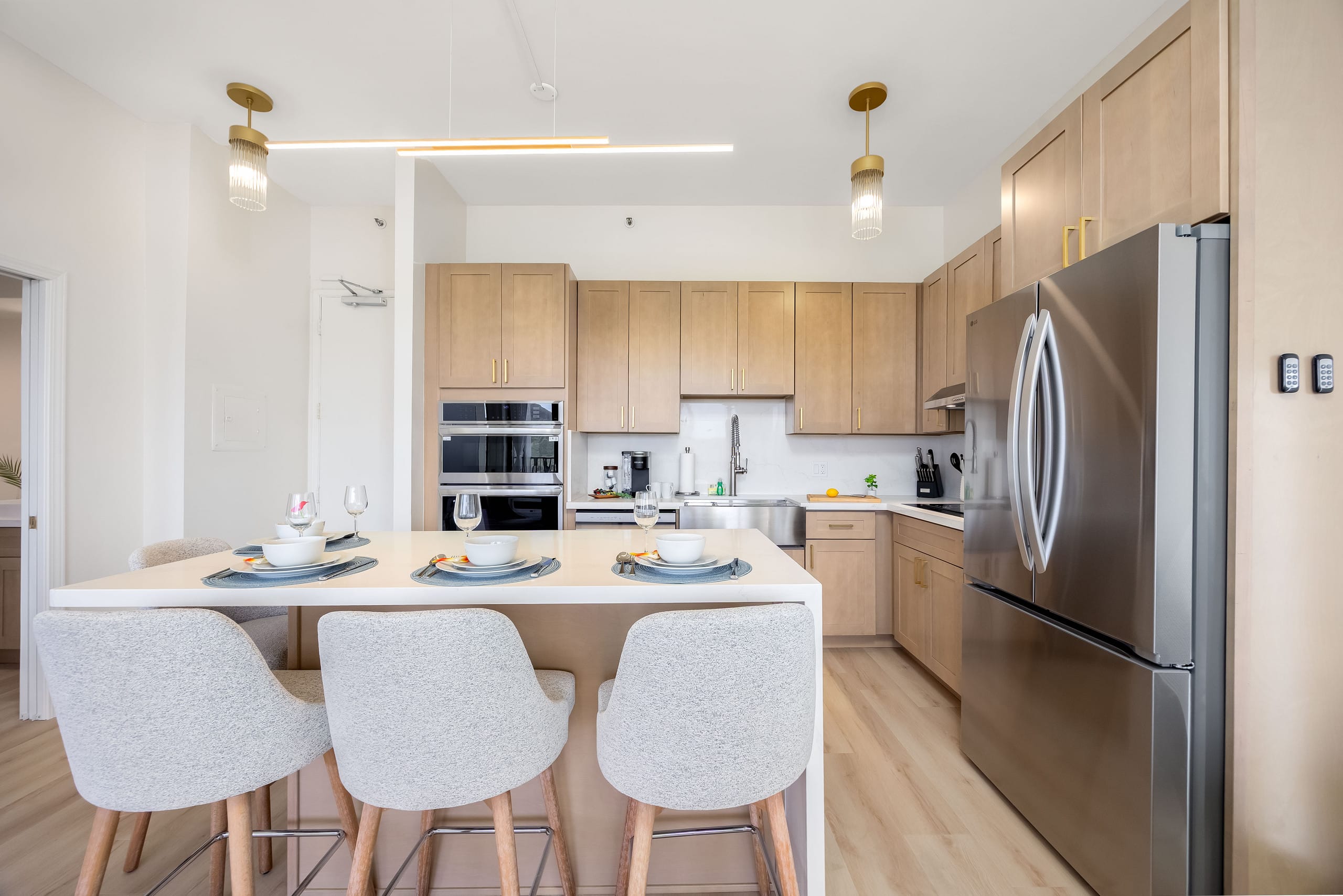 Breezy 1BR w/ ocean, mountain & city views - Image 26