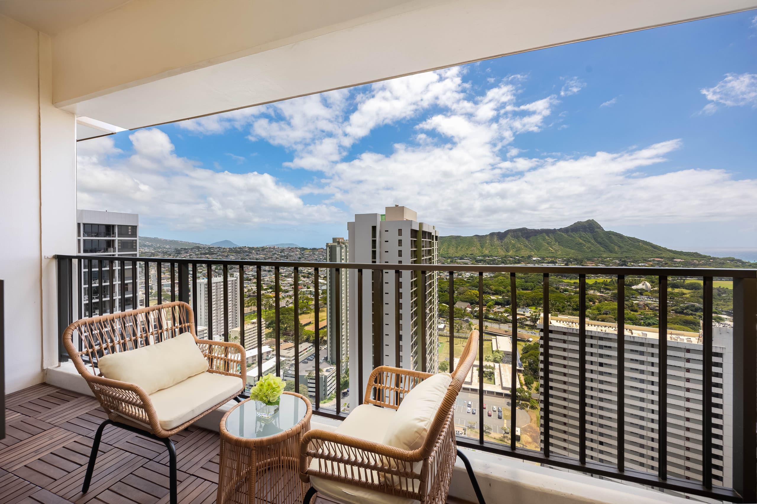 Breezy 1BR w/ ocean, mountain & city views - Image 44
