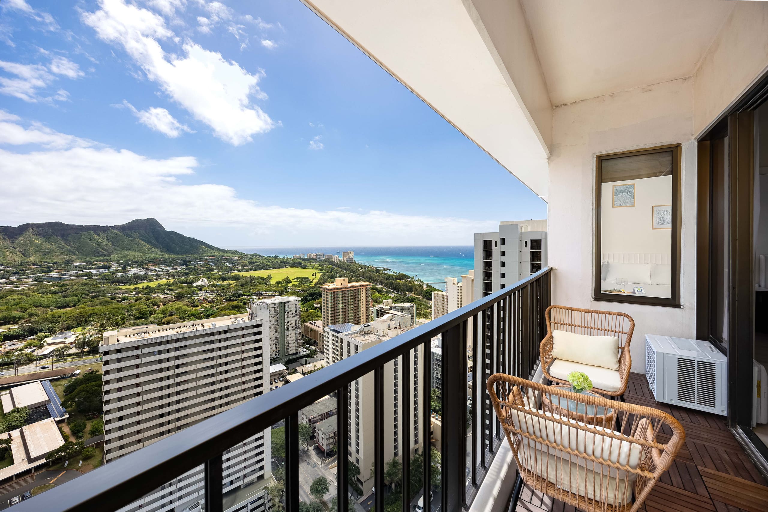 Breezy 1BR w/ ocean, mountain & city views - Image 42