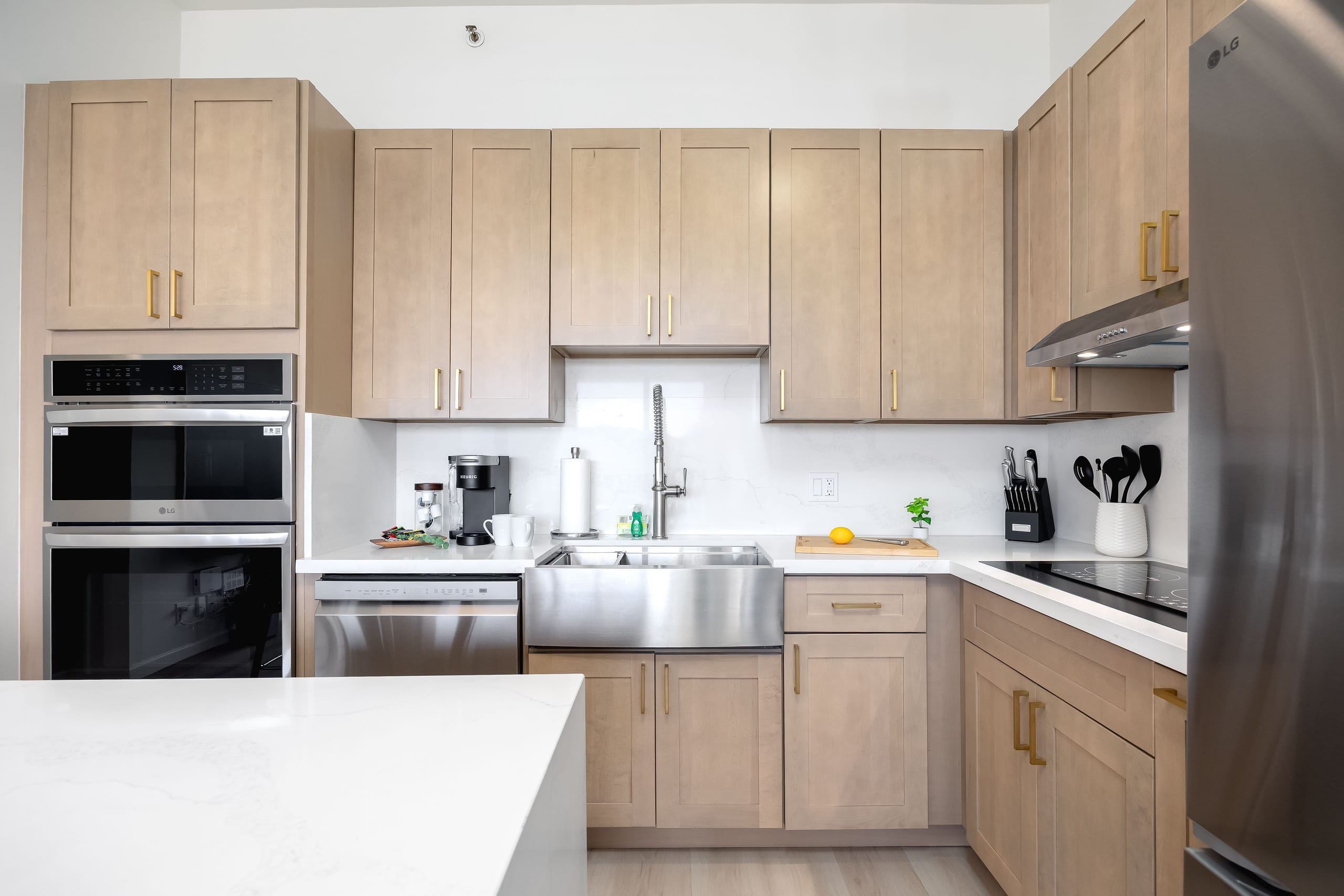 Breezy 1BR w/ ocean, mountain & city views - Image 18