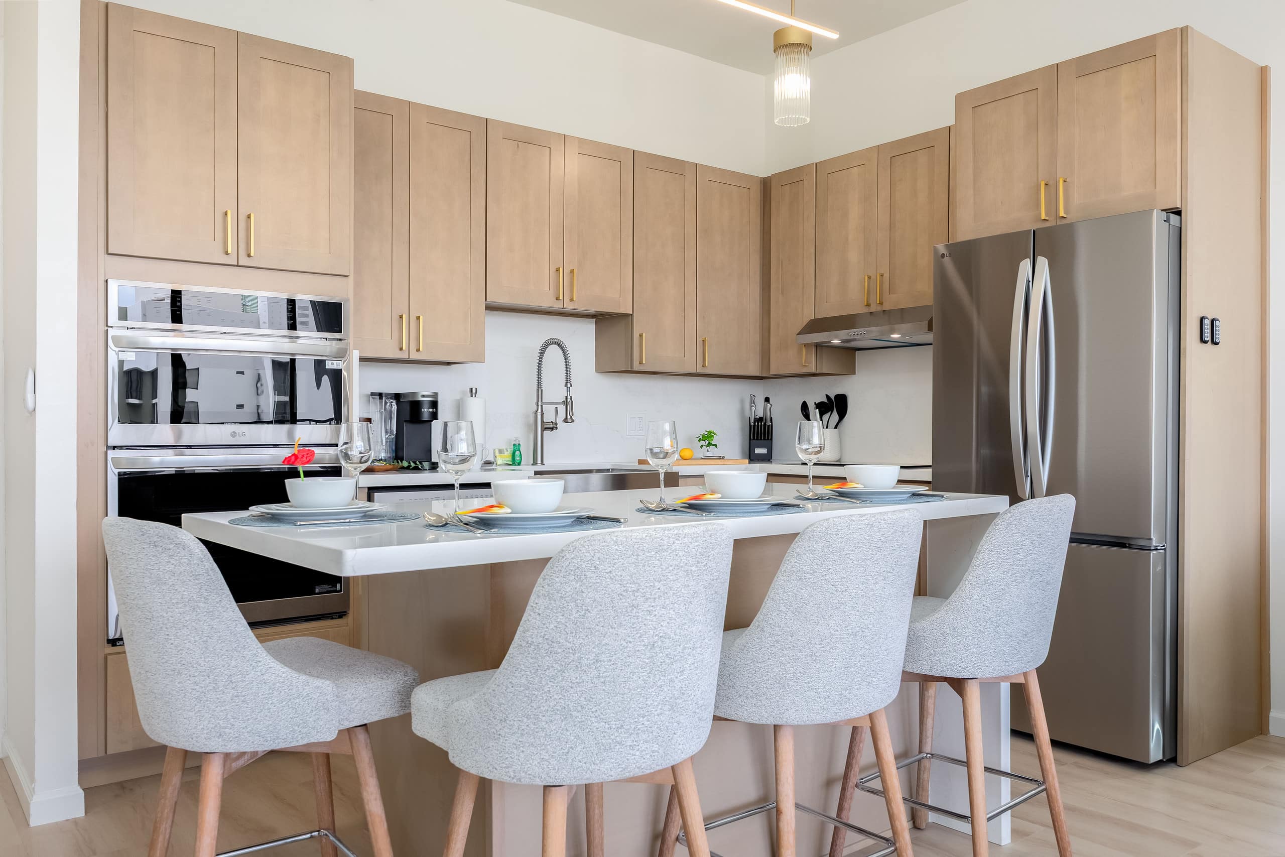 Breezy 1BR w/ ocean, mountain & city views - Image 25