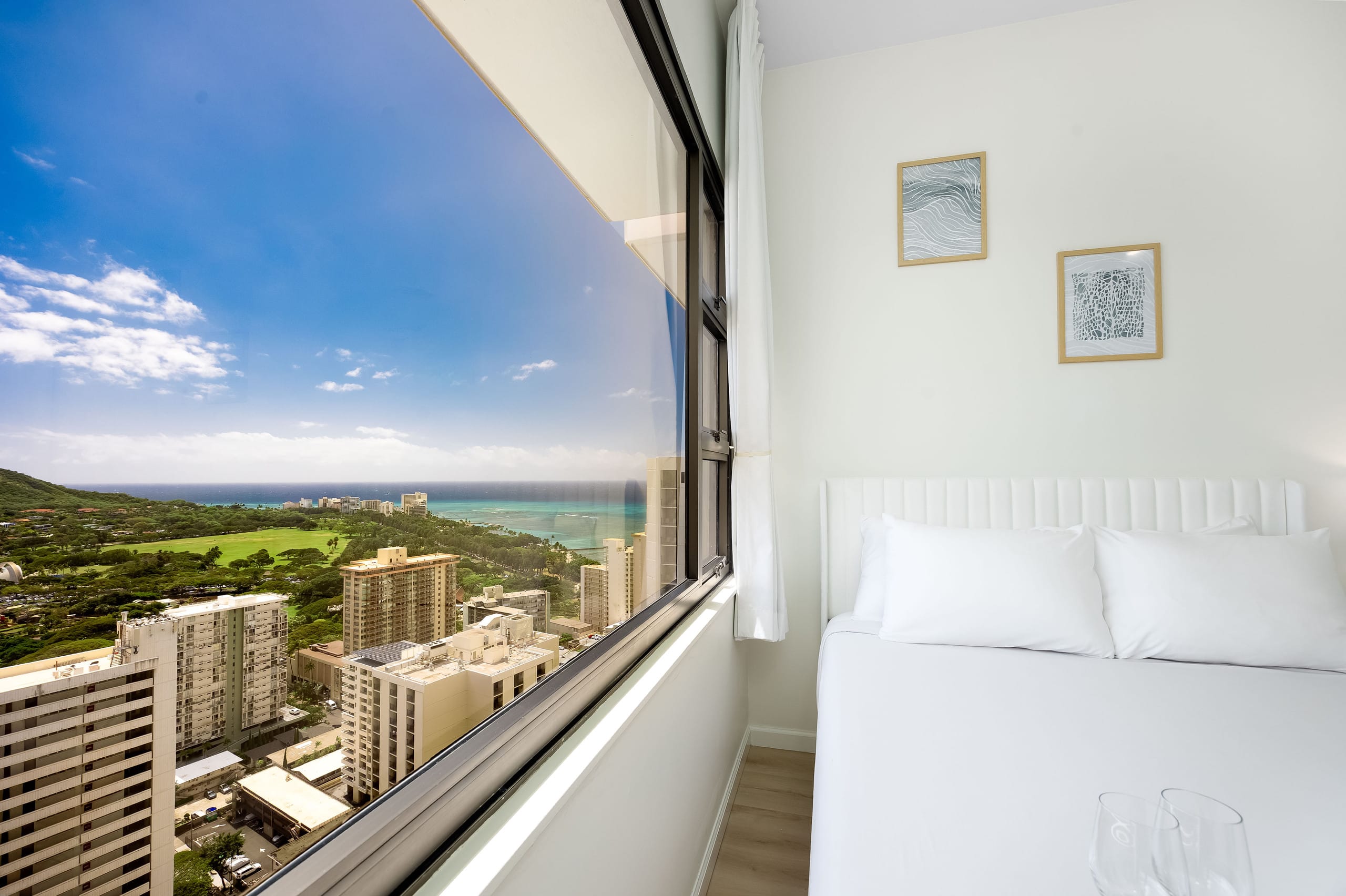 Breezy 1BR w/ ocean, mountain & city views - Image 30