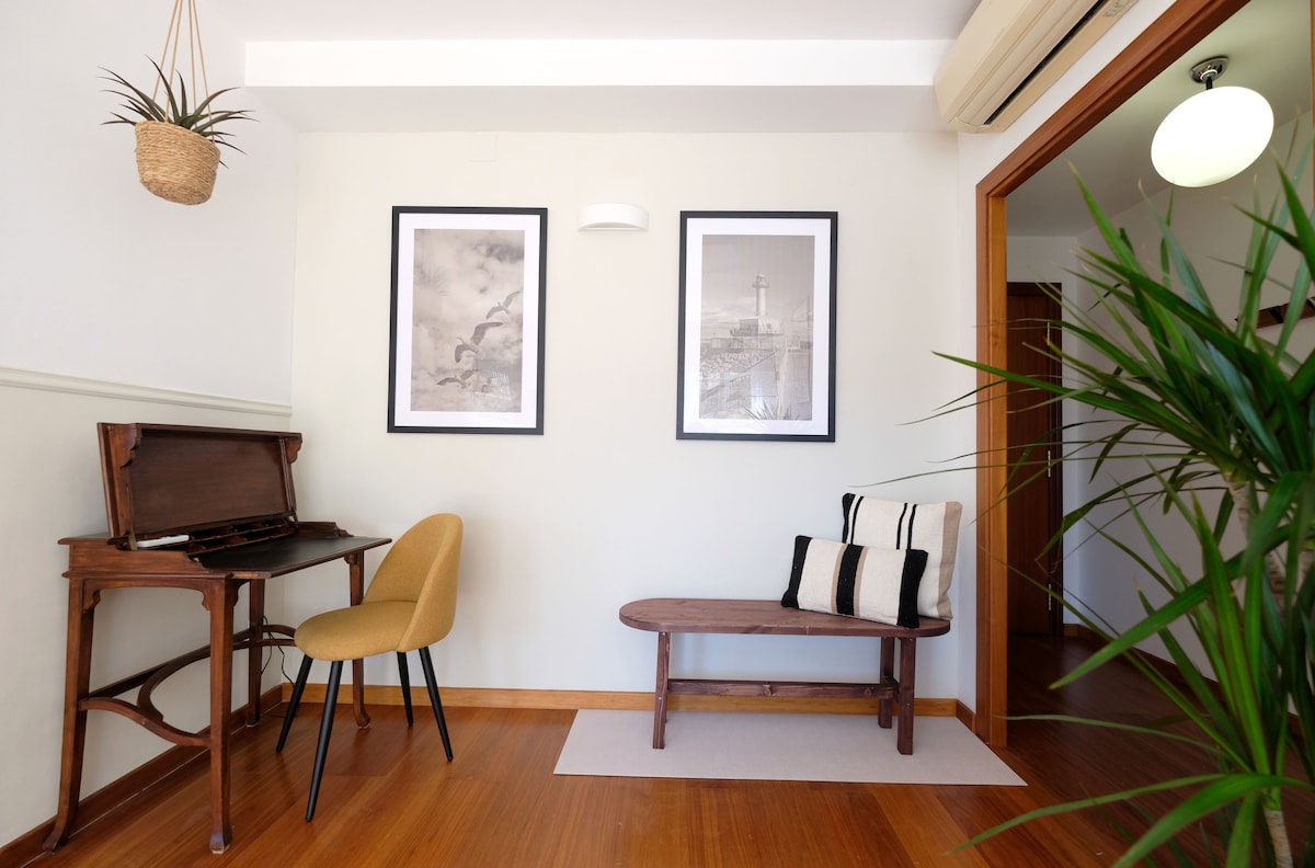Successful Airbnb property: Very centrally located, with parking included in Tarragona