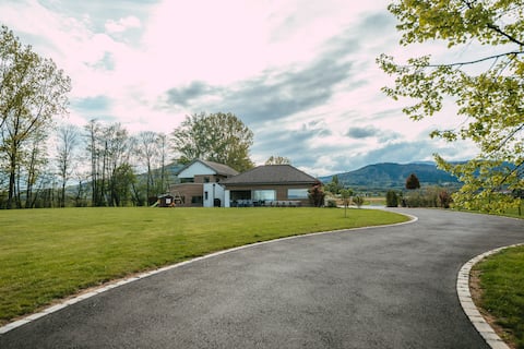 Luxurious quiet villa