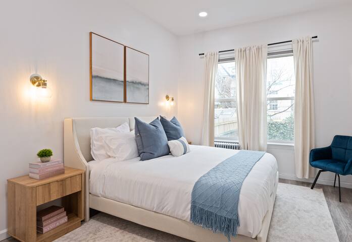 Private Patio |King Bed + Game Room |20 min to NYC gallery image 5